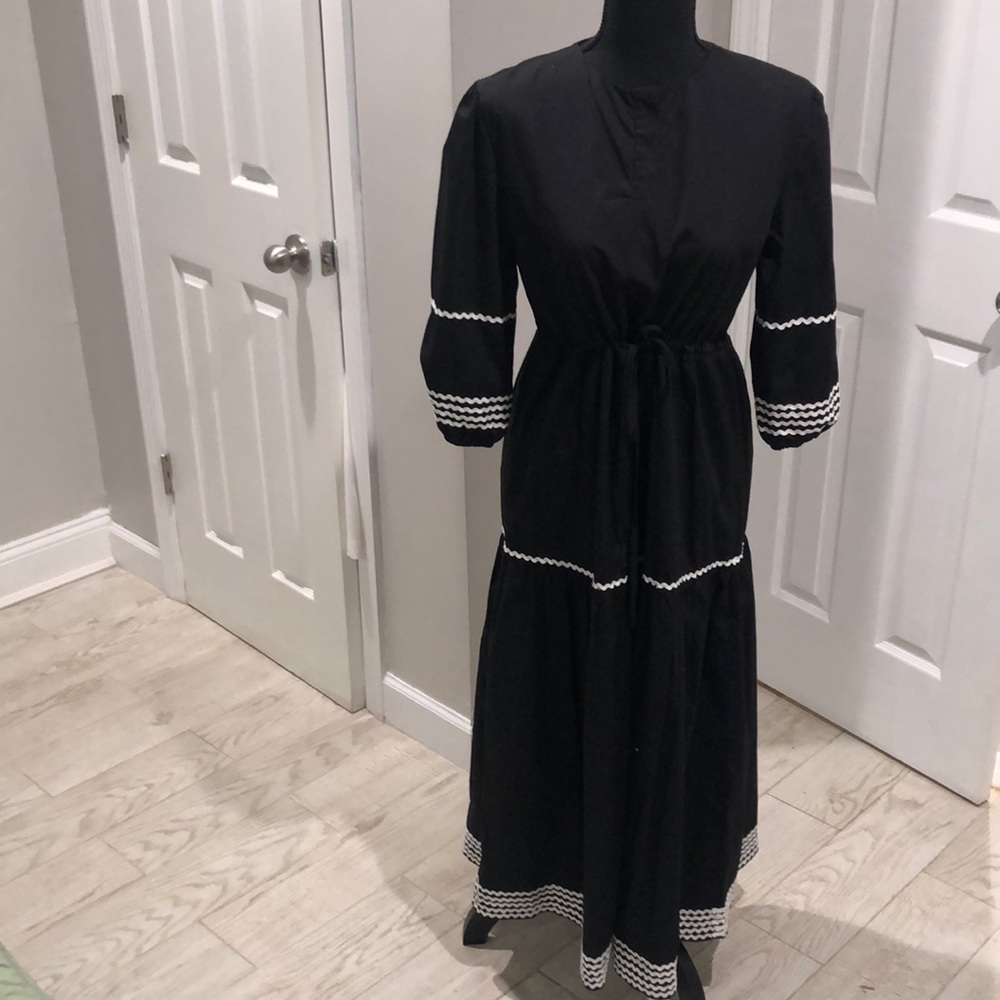 Donna Bella black midi dress size small. Boho/Modest/Worn ONCE